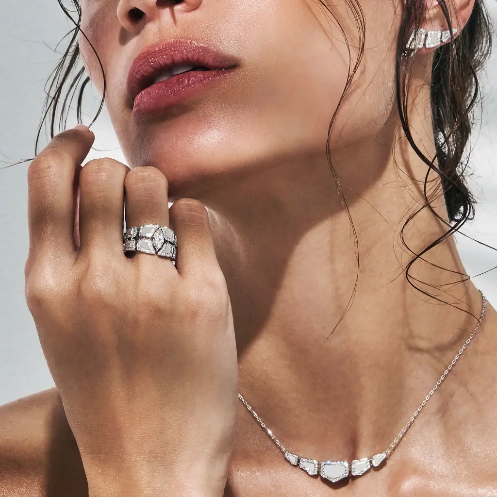 SKIN-5-ELEMENTS-LIGHT-PAVE-DIAMOND-PENDANT_-WHITE-GOLD-ORLOV-48907413_2048x.webp