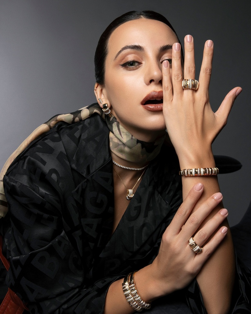 Akasha Ring With Gold Band And Half Diamond Links #2