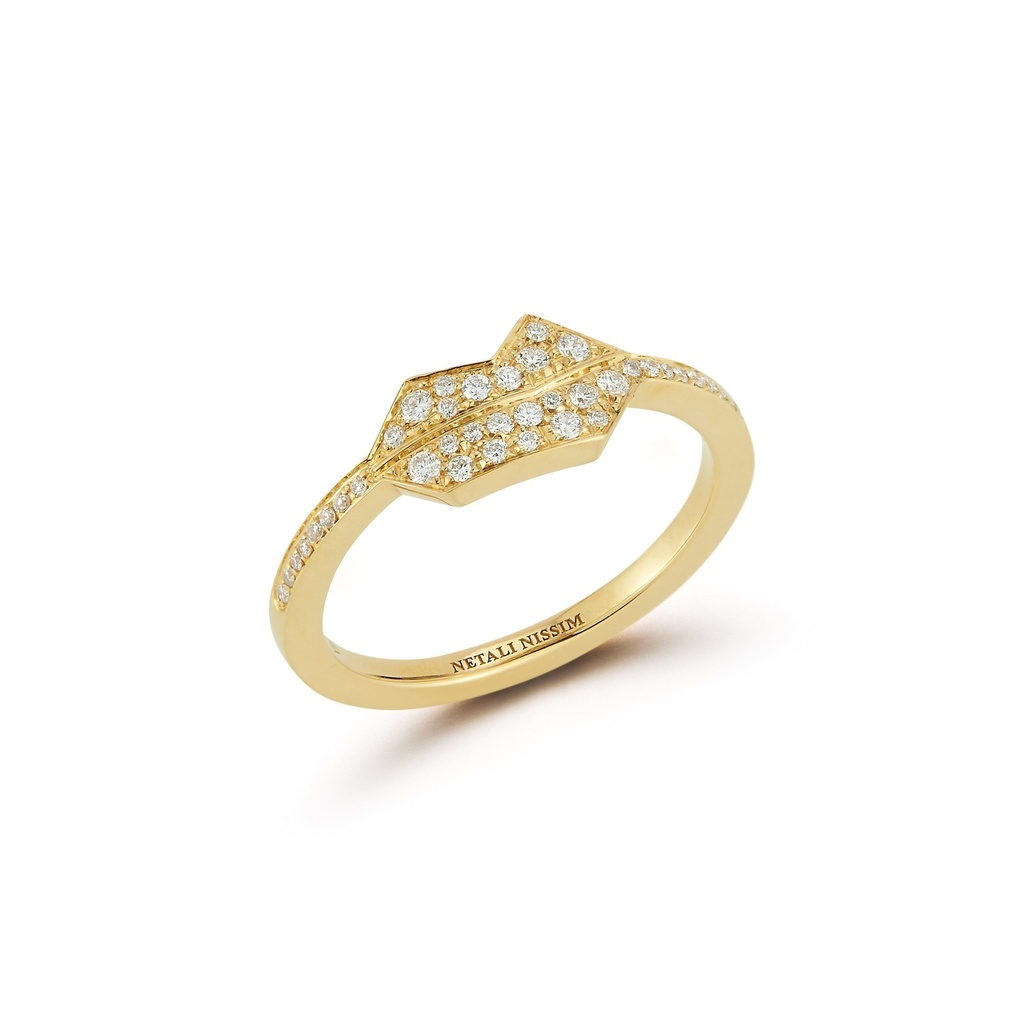 Yellow Gold Lips Ring White Diamond